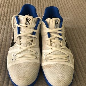 Kyrie 3 basketball shoes